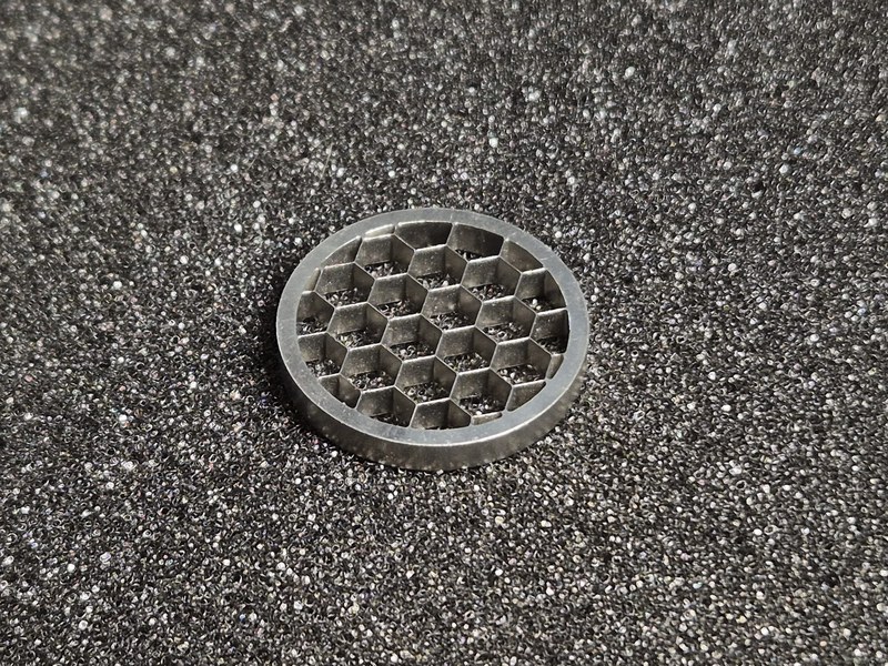 Honeycomb structure cut with a Finecut micro abrasive waterjet